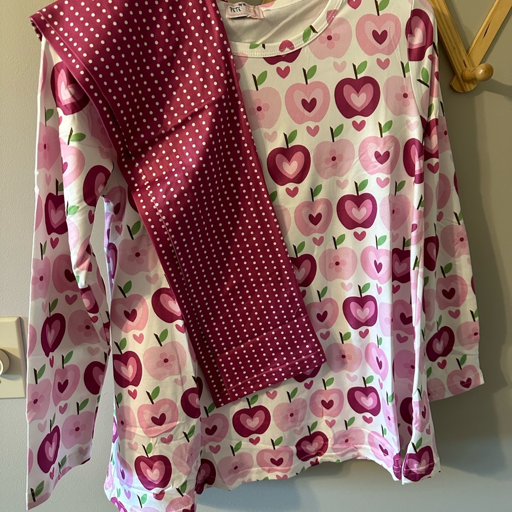 Pete and Lucy girl’s two piece matching pant set. Size 10/12